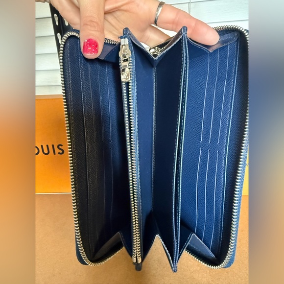 Louis Vuitton Navy Blue Epi Leather - Picture 15 of 15